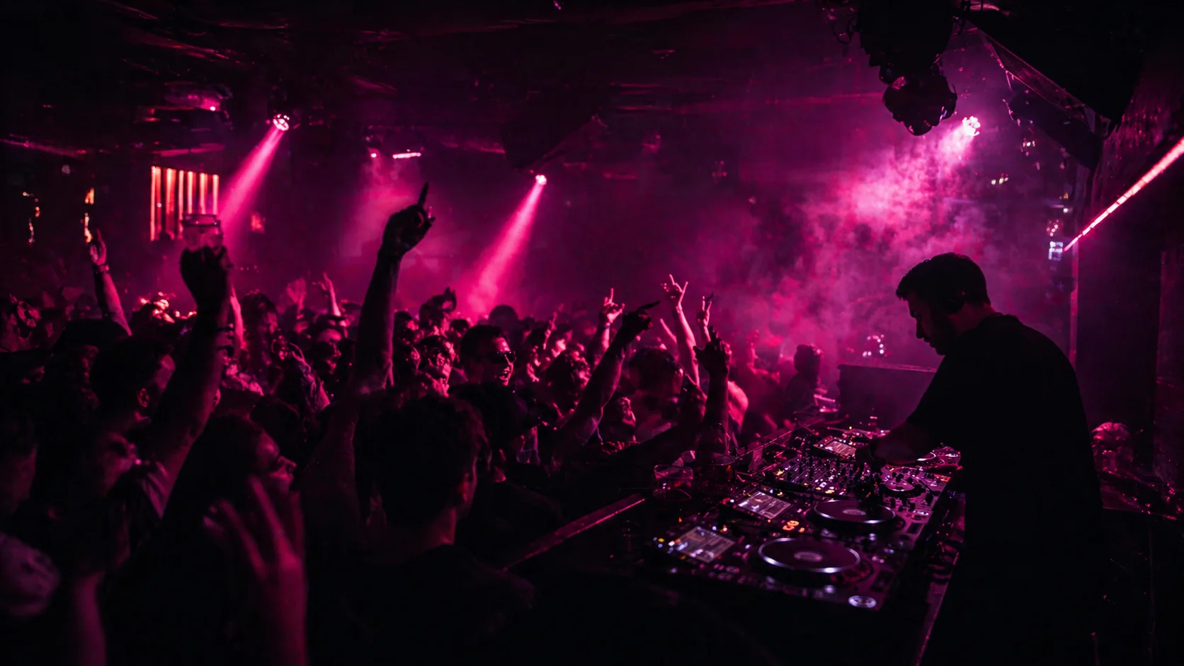 Chambers — sports bar and nightclub